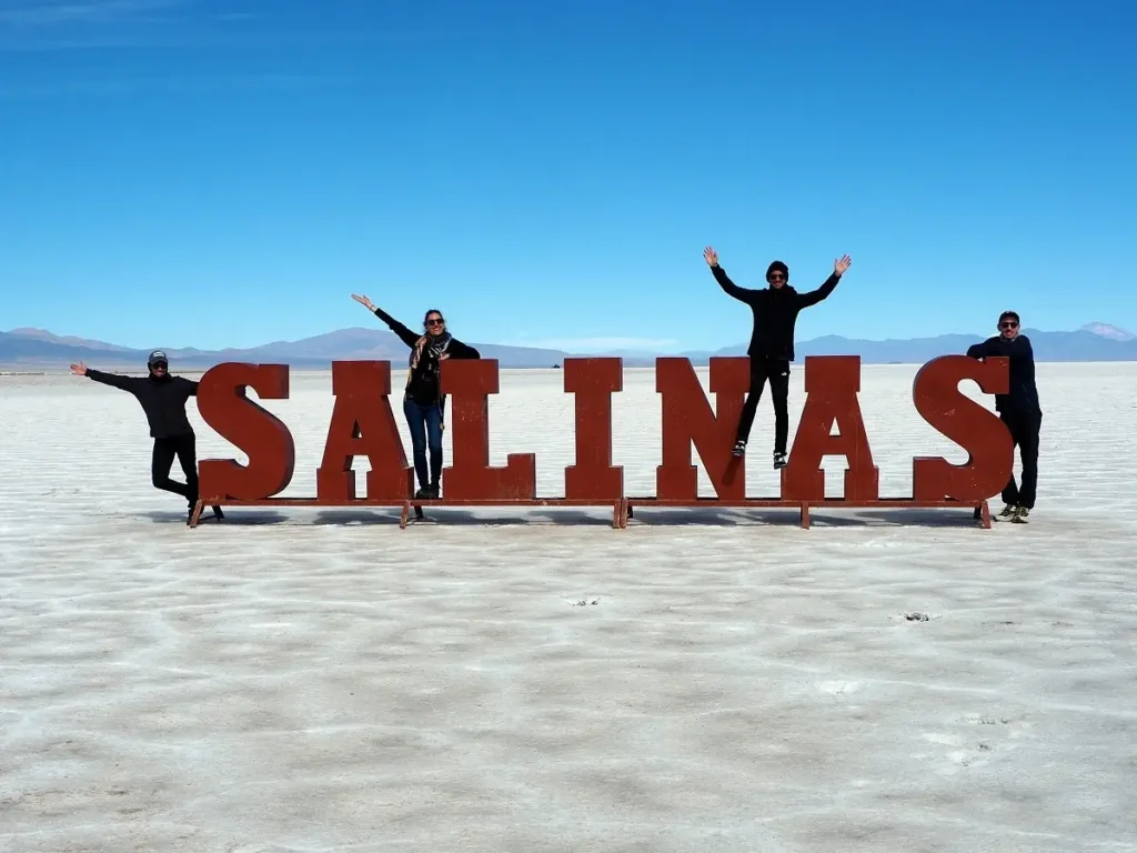 Groupe de voyageurs à Salinas Grandes, Argentine Groupe de voyageurs à Salinas Grandes, Argentine